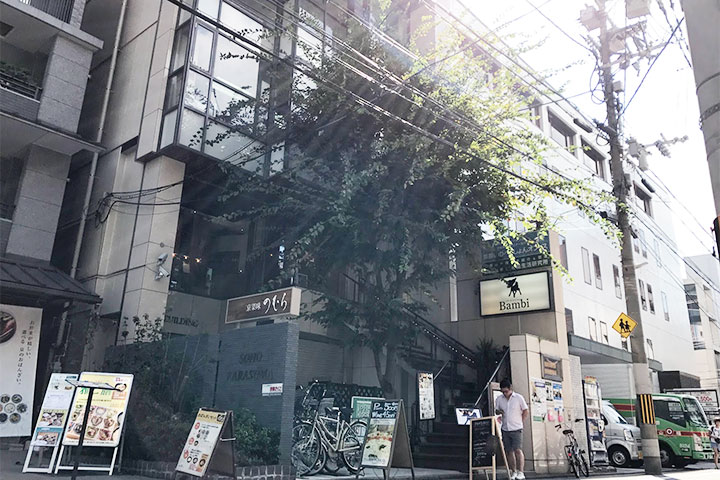 京都デスクのある、烏丸蛸薬師通西入の京都いのべーしょんオフィス